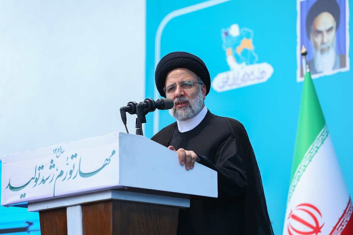 رئیسی: به تولید محصول موشکی که دنیا را خیره میکند افتخار میکنیم رئیسی: به تولید محصول موشکی که دنیا را خیره میکند افتخار میکنیم