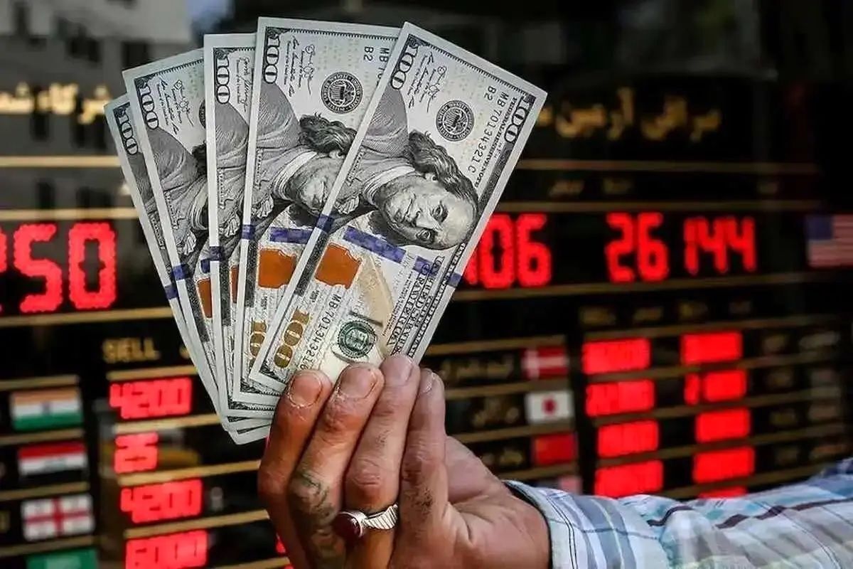 عقب نشینی دولت از نرخ گذاری در بازار ارز عقب نشینی دولت از نرخ گذاری در بازار ارز