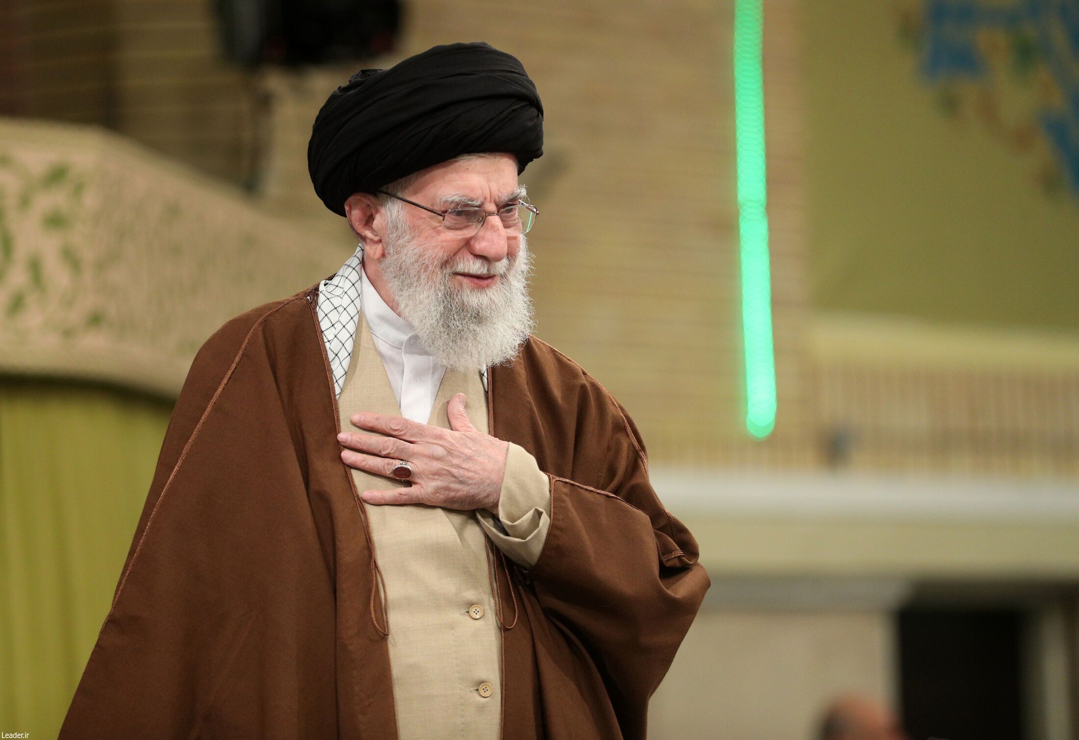 بدانیم پشت لبخندهای دیپلماسی، باطن خبیث پنهان است بدانیم پشت لبخندهای دیپلماسی، باطن خبیث پنهان است